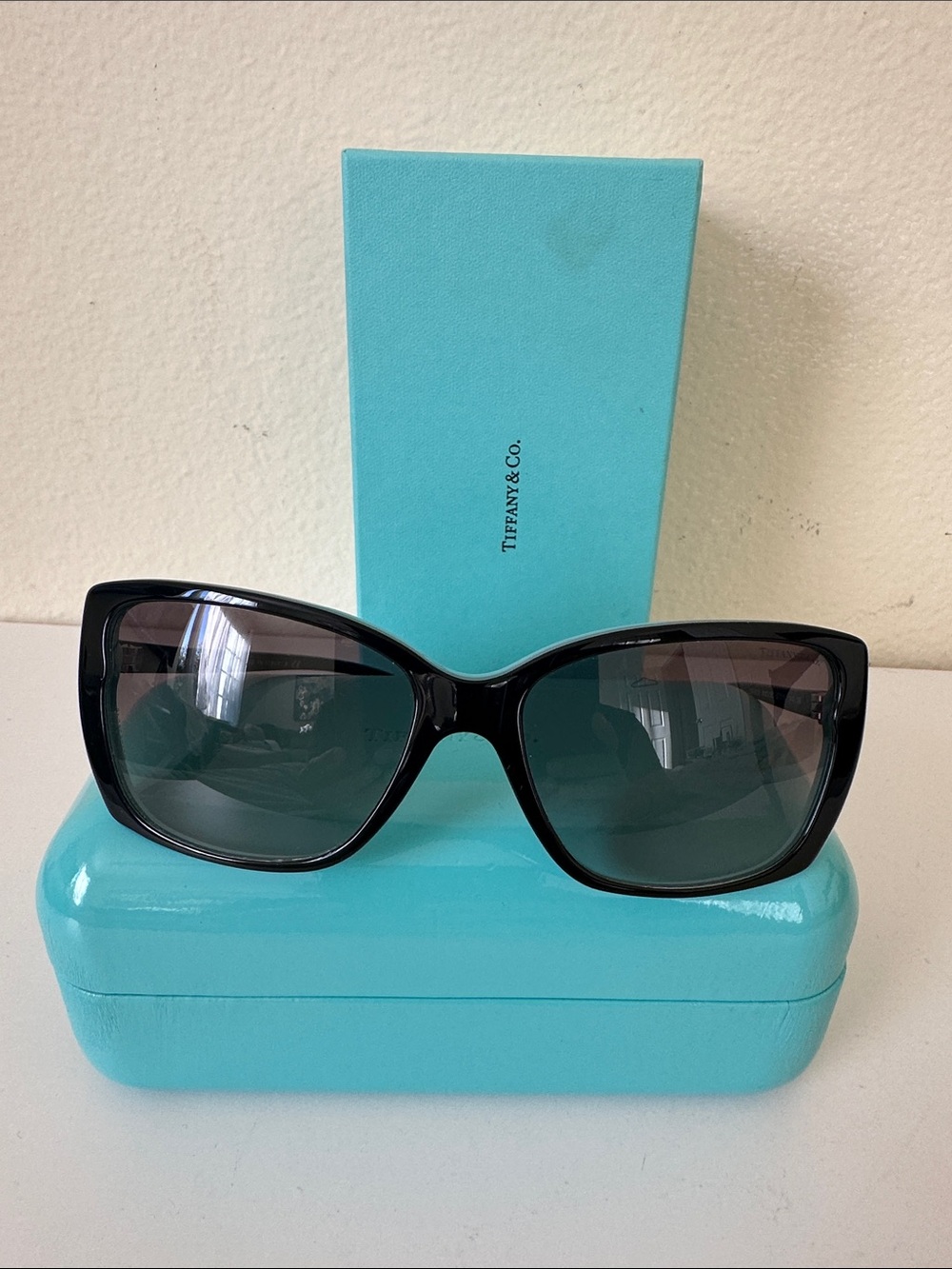 Tiffany & Co. Black Cat-Eye Sunglasses with Gradient Dark Lenses Box Case Cloth
